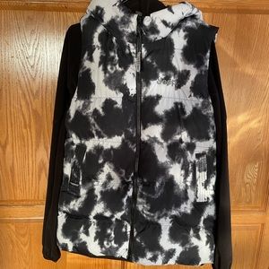 Jeep vest with tags never worn sweater under does not come with vest